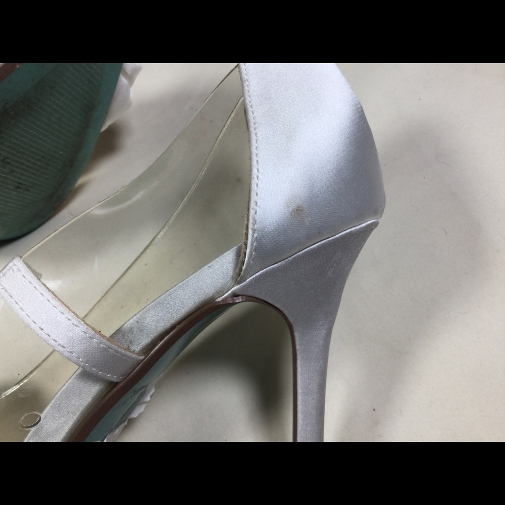 Betsey Johnson Moxie White Satin Rhinestone Clear - Picture 10 of 14